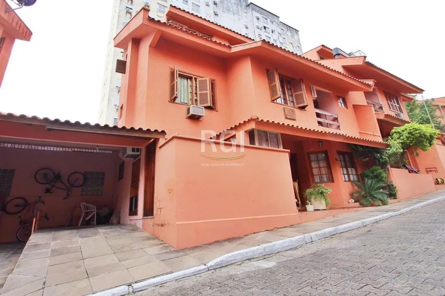 Foto 1 de Casa de Condomínio com 4 Quartos à venda, 105m² em Glória, Porto Alegre