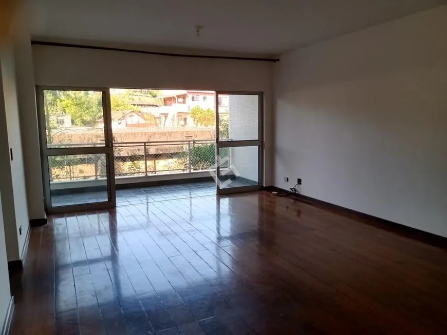 Foto 1 de Apartamento com 3 Quartos à venda, 118m² em Valparaiso, Petrópolis