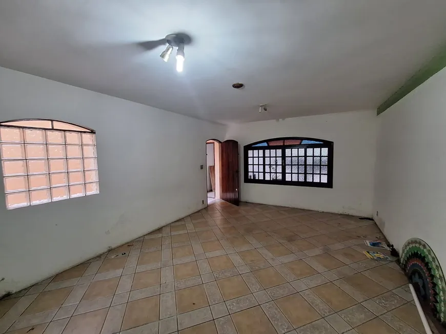 Foto 1 de Casa com 3 Quartos para alugar, 200m² em Cipava, Osasco