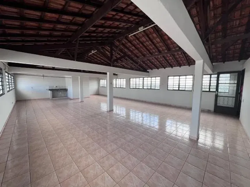 Foto 1 de Sala Comercial para alugar, 276m² em Presidente Roosevelt, Uberlândia