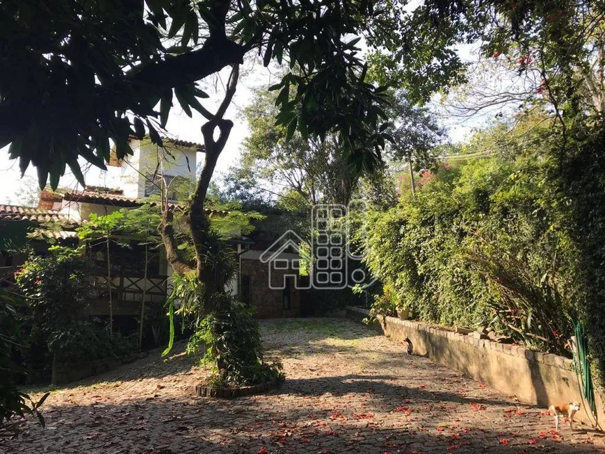 Foto 1 de Casa com 3 Quartos à venda, 500m² em Matapaca, Niterói