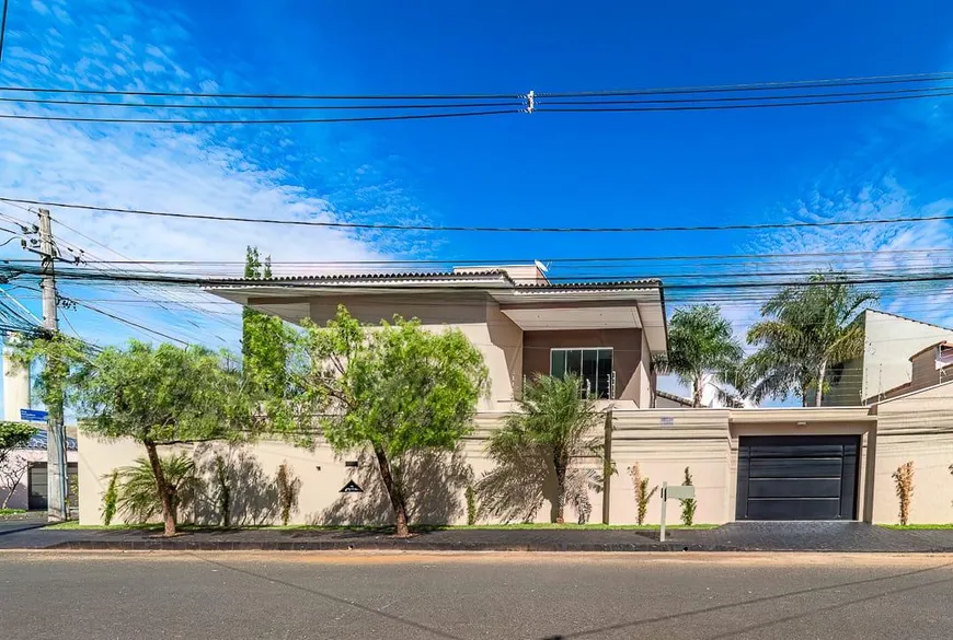 Foto 1 de Casa com 4 Quartos à venda, 240m² em Jardim Botânico, Uberlândia