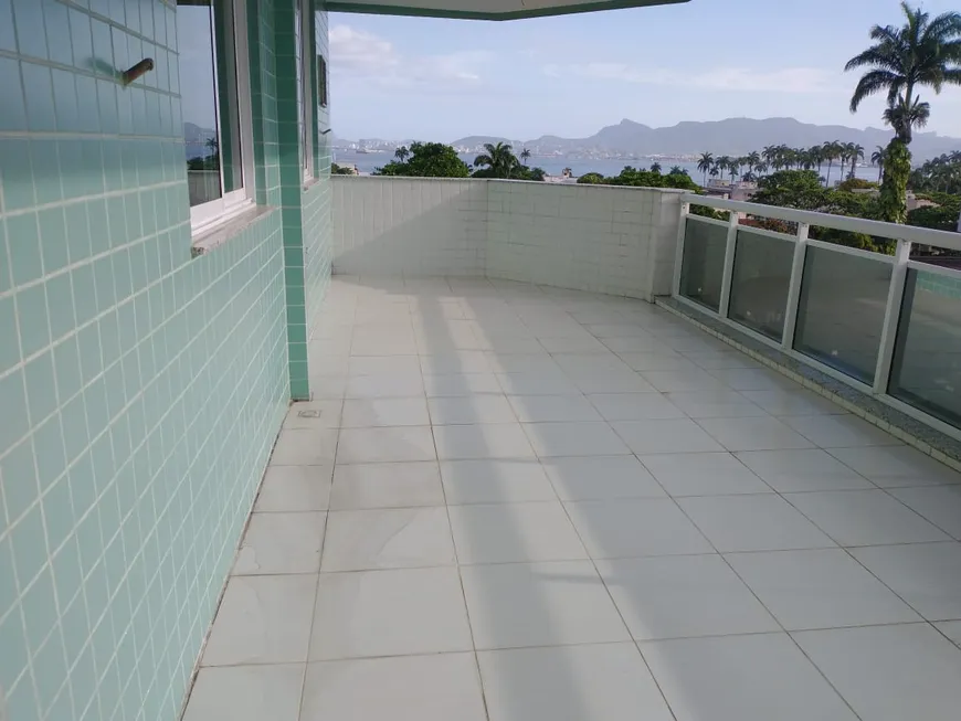 Foto 1 de Apartamento com 4 Quartos à venda, 180m² em Jardim Guanabara, Rio de Janeiro