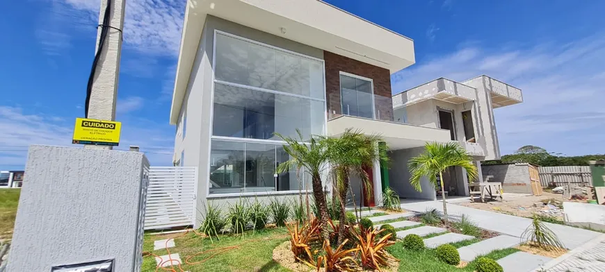 Foto 1 de Casa de Condomínio com 4 Quartos à venda, 280m² em Ogiva, Cabo Frio