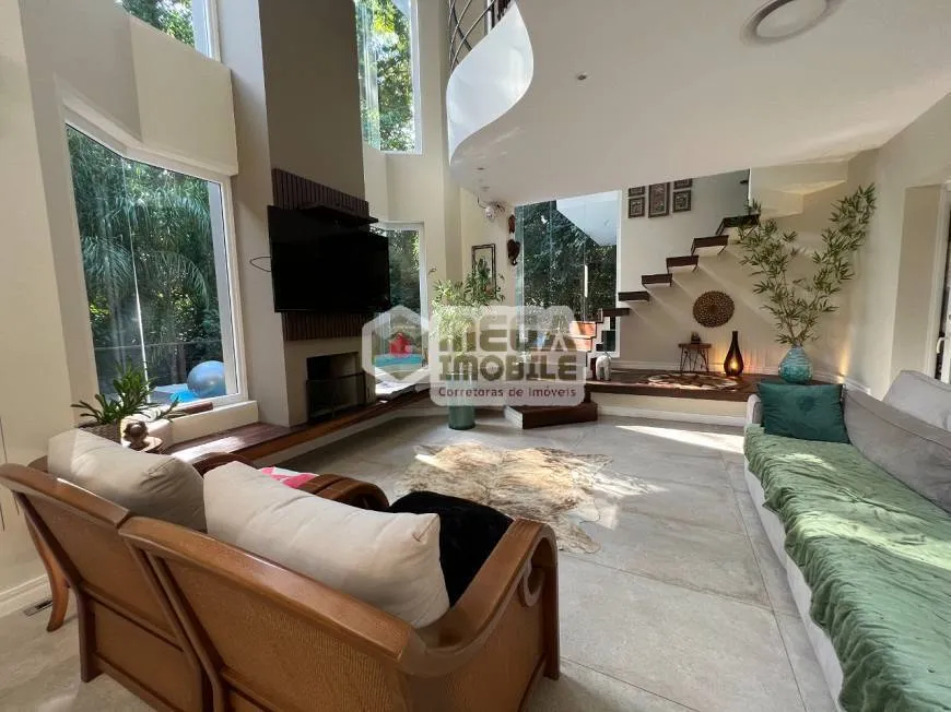 Foto 1 de Casa com 4 Quartos à venda, 230m² em Itacorubi, Florianópolis
