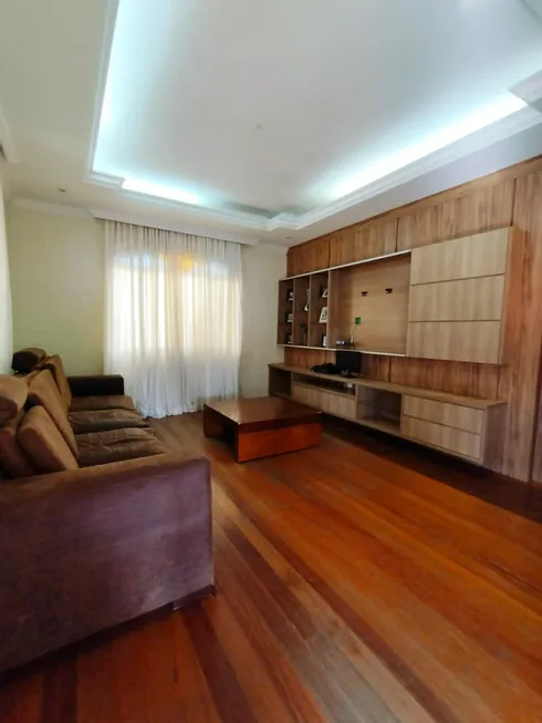 Foto 1 de Casa com 3 Quartos à venda, 360m² em Chácaras Califórnia, Contagem