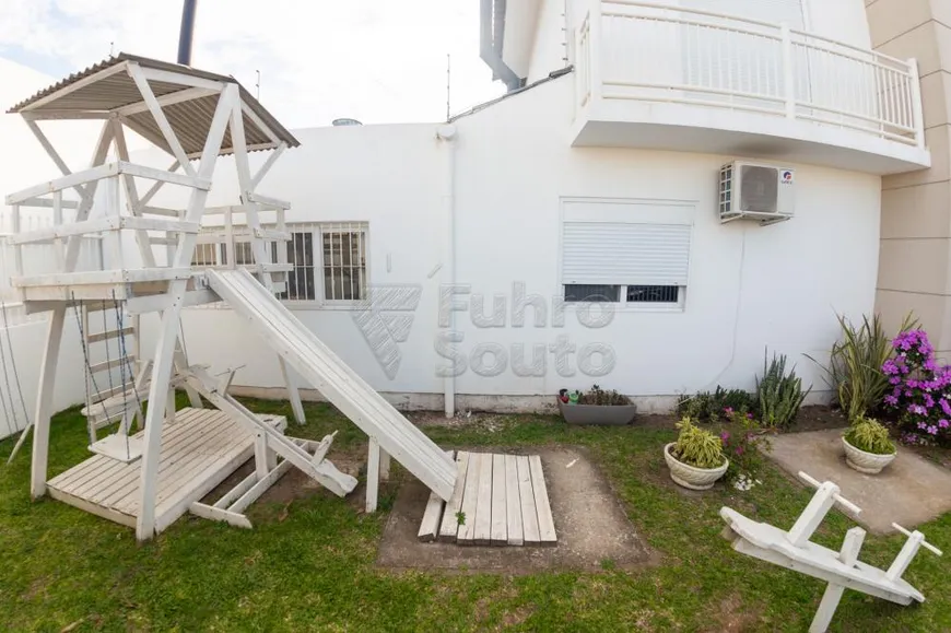 Foto 1 de Casa de Condomínio com 2 Quartos à venda, 145m² em Três Vendas, Pelotas