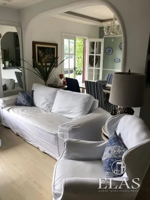 Foto 1 de Apartamento com 3 Quartos à venda, 160m² em Bingen, Petrópolis