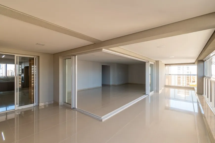 Foto 1 de Apartamento com 4 Quartos para alugar, 237m² em Setor Bueno, Goiânia