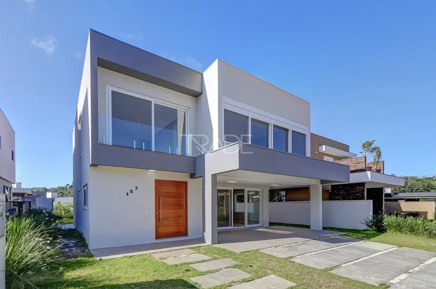 Foto 1 de Casa de Condomínio com 3 Quartos à venda, 280m² em Alphaville, Porto Alegre