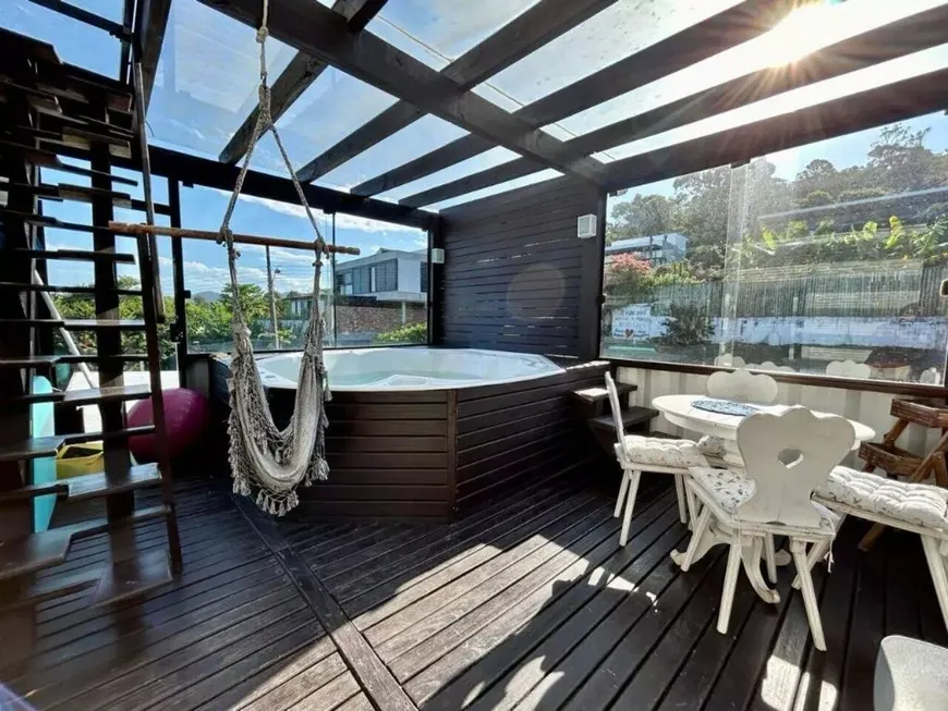 Foto 1 de Casa com 4 Quartos para alugar, 300m² em Campeche, Florianópolis
