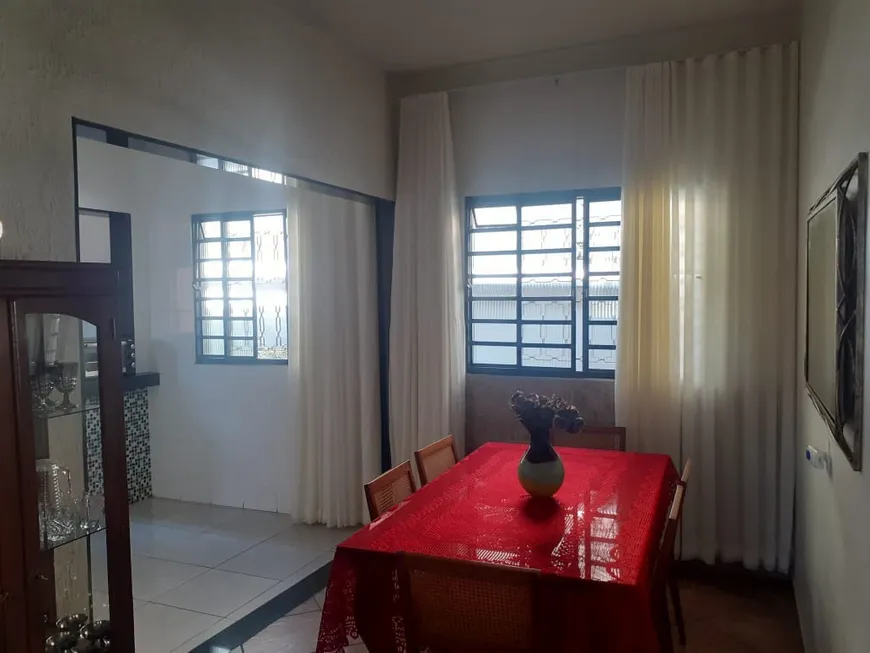 Foto 1 de Casa com 3 Quartos à venda, 211m² em Carlos Prates, Belo Horizonte