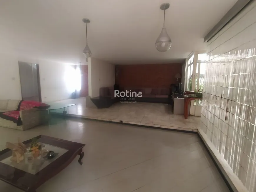 Foto 1 de Casa com 5 Quartos para alugar, 400m² em Centro, Uberlândia