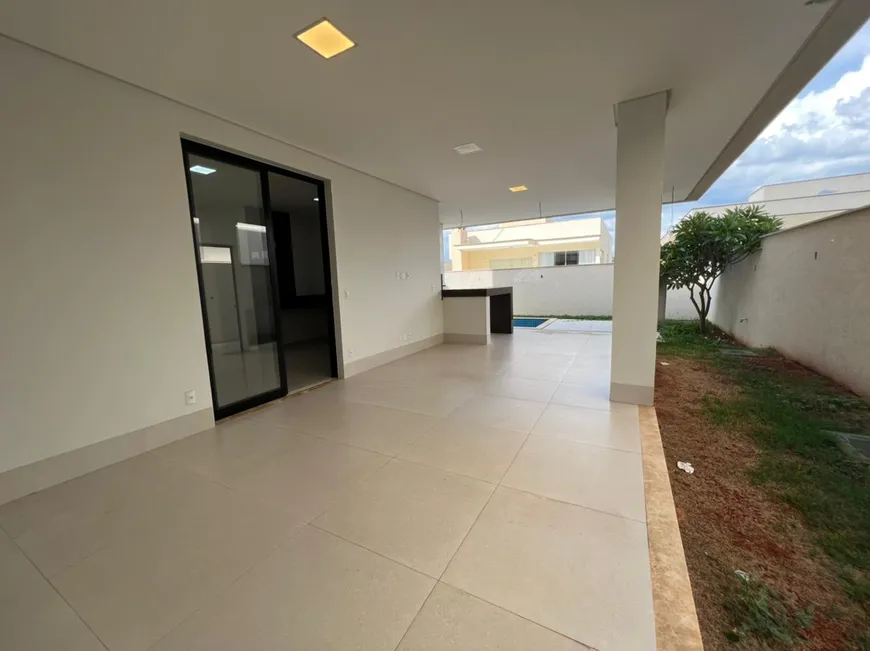 Foto 1 de Casa de Condomínio com 4 Quartos à venda, 300m² em Jardins Valencia, Goiânia