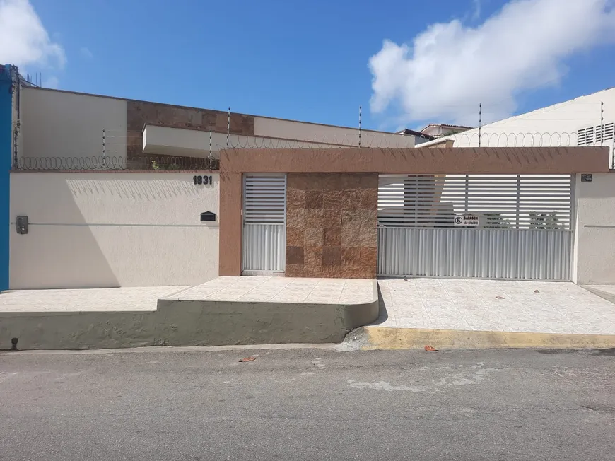 Foto 1 de Casa com 4 Quartos à venda, 237m² em Alecrim, Natal