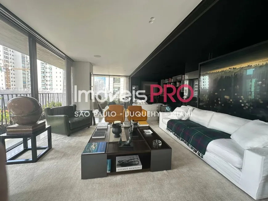 Foto 1 de Apartamento com 4 Quartos à venda, 270m² em Itaim Bibi, São Paulo
