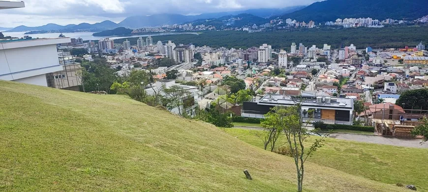 Foto 1 de Lote/Terreno à venda, 720m² em Trindade, Florianópolis