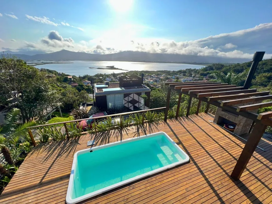 Foto 1 de Casa de Condomínio com 4 Quartos à venda, 161m² em Praia da Ferrugem, Garopaba