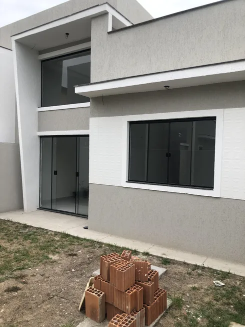 Foto 1 de Casa com 2 Quartos à venda, 65m² em Village de Rio das Ostras, Rio das Ostras