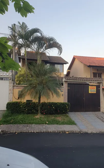 Foto 1 de Casa de Condomínio com 4 Quartos à venda, 150m² em Campo Grande, Rio de Janeiro