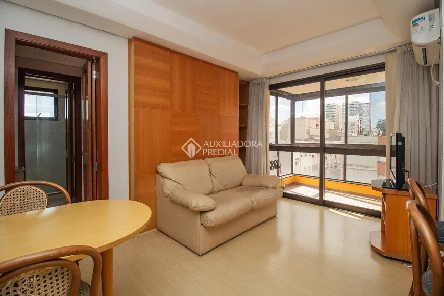 Foto 1 de Apartamento com 1 Quarto para alugar, 49m² em Santa Cecília, Porto Alegre
