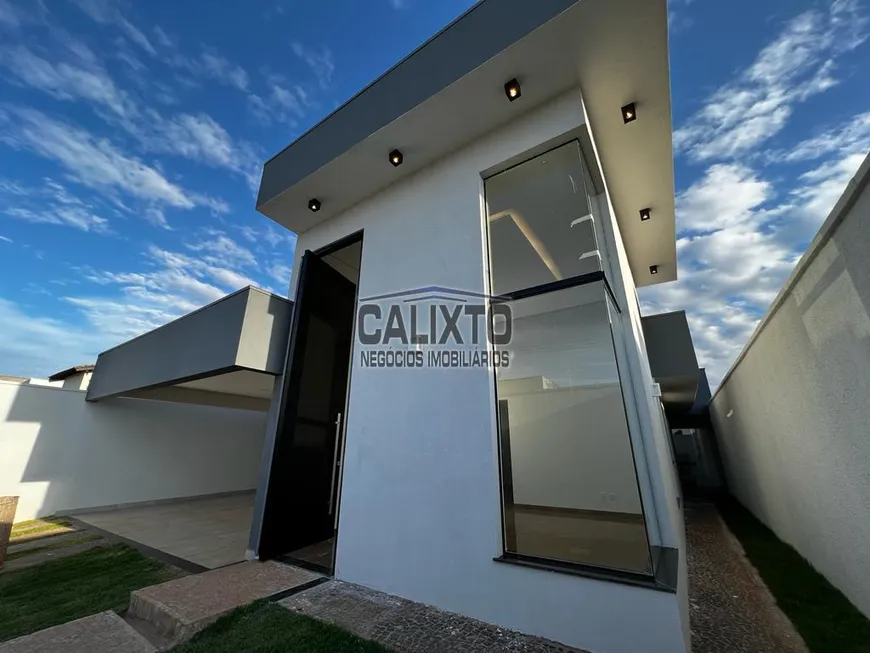 Foto 1 de Casa com 3 Quartos à venda, 213m² em Itapema Sul, Uberlândia