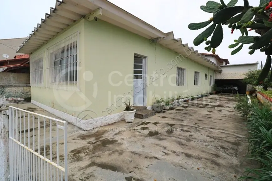 Foto 1 de Casa com 3 Quartos à venda, 150m² em Belmira Novaes, Peruíbe