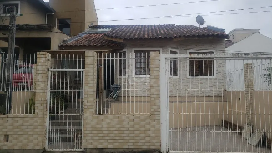 Foto 1 de Casa com 3 Quartos à venda, 81m² em Guarujá, Porto Alegre