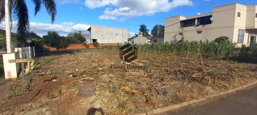 Foto 1 de Lote/Terreno à venda, 402m² em Floresta, Dois Irmãos