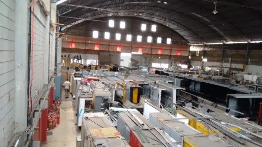 Foto 1 de Galpão/Depósito/Armazém à venda, 4000m² em Centro Industrial, Arujá