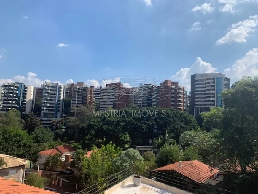 Foto 1 de Casa de Condomínio com 3 Quartos à venda, 350m² em Jardim Vitoria Regia, São Paulo