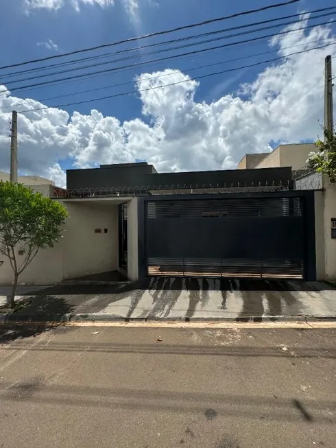 Foto 1 de Casa com 3 Quartos à venda, 128m² em , Guapiaçu