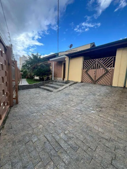 Foto 1 de Casa com 3 Quartos à venda, 300m² em Jardim Humaita, Taubaté