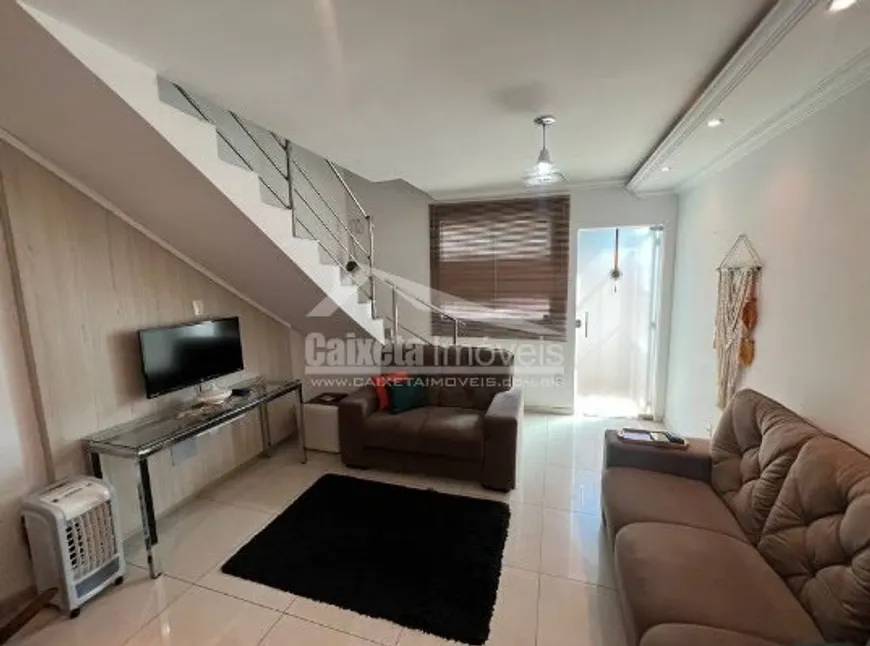 Foto 1 de Casa com 2 Quartos à venda, 80m² em Rio Branco, Belo Horizonte