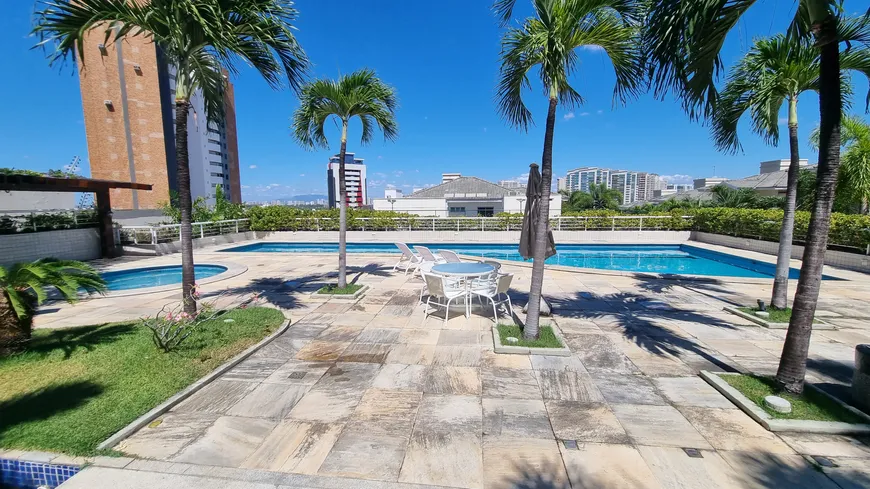 Foto 1 de Casa de Condomínio com 6 Quartos à venda, 400m² em De Lourdes, Fortaleza