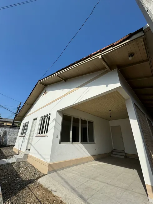 Foto 1 de Casa com 3 Quartos para alugar, 100m² em Sao Luiz, Brusque