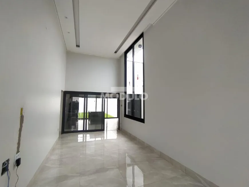 Foto 1 de Casa com 3 Quartos à venda, 163m² em Loteamento Portal do Vale II, Uberlândia