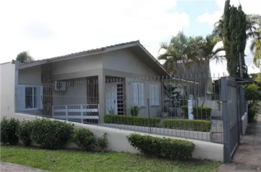 Foto 1 de Casa com 4 Quartos à venda, 201m² em Ipanema, Porto Alegre