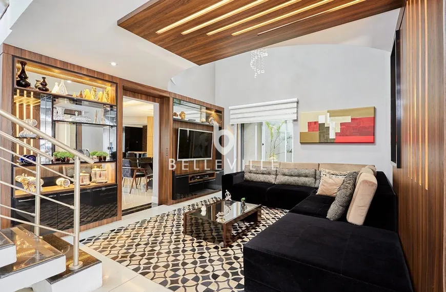 Foto 1 de Casa com 5 Quartos à venda, 350m² em Uberaba, Curitiba