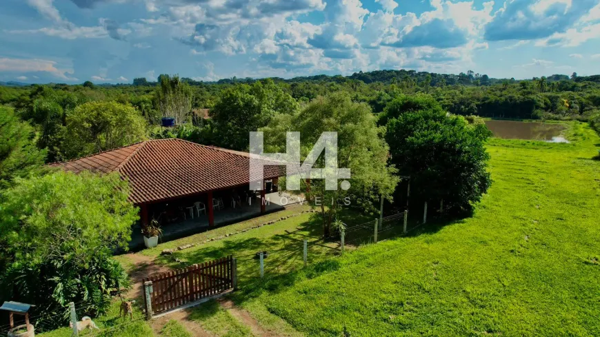 Foto 1 de Fazenda/Sítio com 3 Quartos à venda, 187m² em Campo Largo da Roseira, São José dos Pinhais