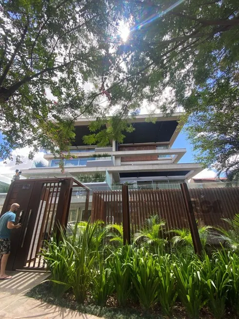 Foto 1 de Apartamento com 3 Quartos à venda, 198m² em Três Figueiras, Porto Alegre