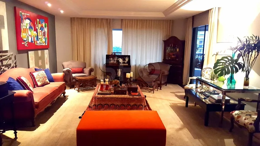Foto 1 de Apartamento com 3 Quartos para alugar, 310m² em Santo Amaro, São Paulo