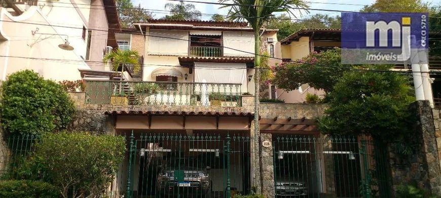 Foto 1 de Casa com 5 Quartos à venda, 500m² em Camboinhas, Niterói