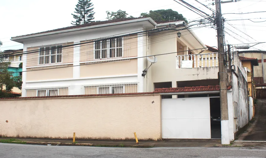 Foto 1 de Casa com 4 Quartos à venda, 210m² em Valparaiso, Petrópolis