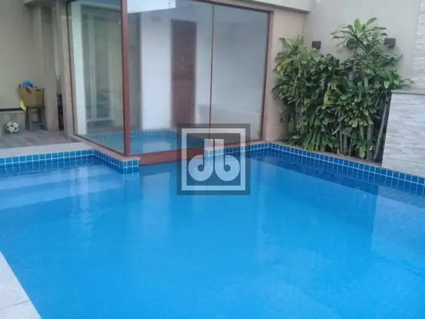 Foto 1 de Casa com 5 Quartos à venda, 217m² em Jardim Guanabara, Rio de Janeiro