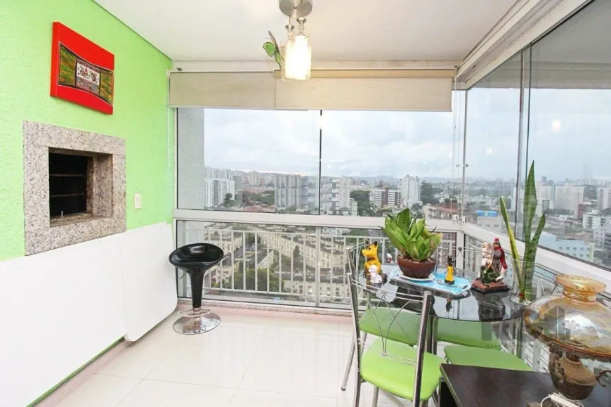 Foto 1 de Apartamento com 3 Quartos à venda, 80m² em Passo da Areia, Porto Alegre