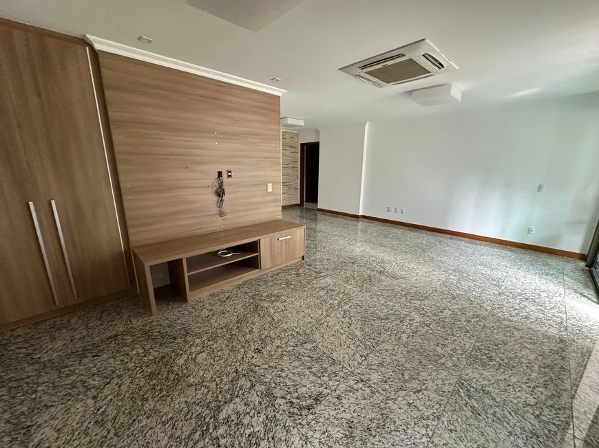 Foto 1 de Apartamento com 4 Quartos para alugar, 167m² em Barra da Tijuca, Rio de Janeiro