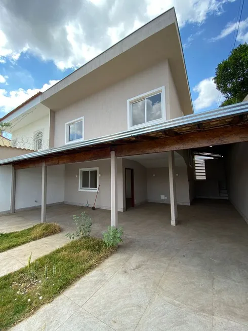 Foto 1 de Casa com 3 Quartos à venda, 200m² em Conjunto Califórnia, Belo Horizonte