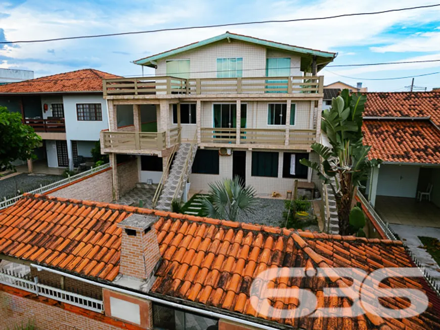 Foto 1 de Sobrado com 8 Quartos à venda, 278m² em Centro, Balneário Barra do Sul