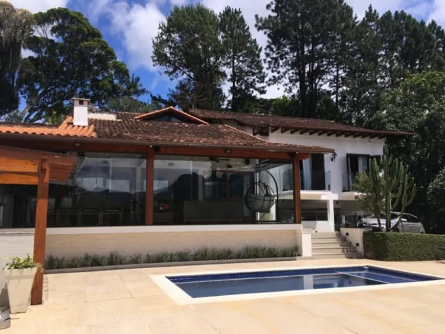Foto 1 de Casa com 5 Quartos à venda, 385m² em Valparaiso, Petrópolis